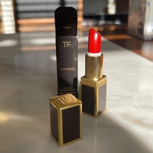 Tom Ford mini lipstick in color 16 Scarlet Rouge